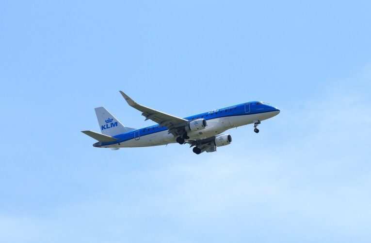 KLM lost honderden miljoenen schuld af